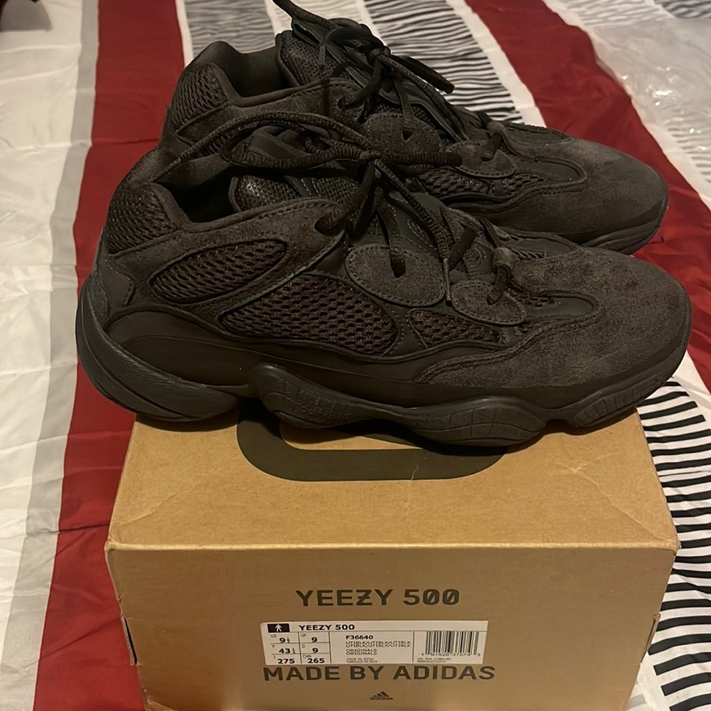 Brand new Yeezys 500 9 1/2 men